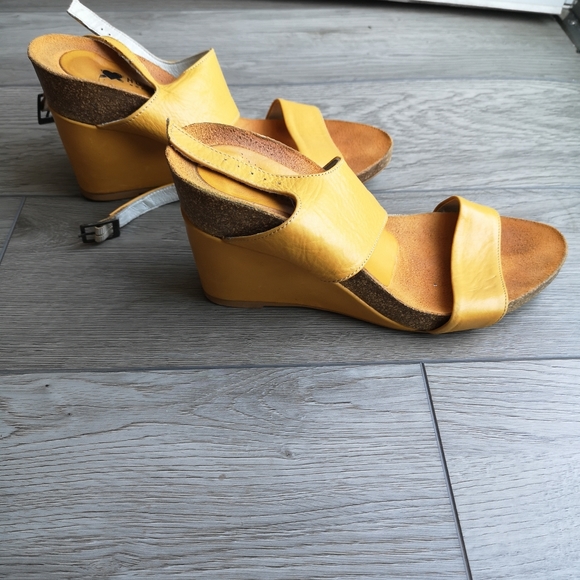 Women shoes - Picture 2 of 5